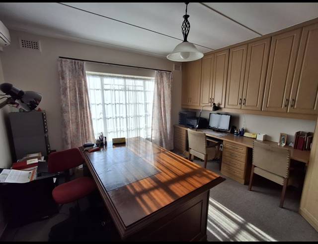 4 BEDROOM HOUSE FOR SALE IN BELLEVUE